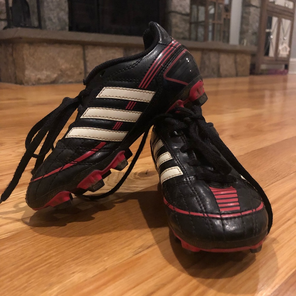 Soccer cleats - Picture 1 of 5